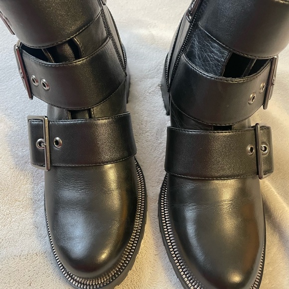 Blondo Camila Waterproof Black Leather Buckle Combat Moto Ankle Boots NWT - Picture 2 of 9